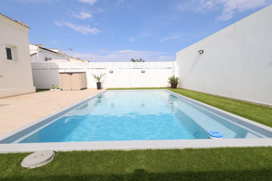 Resale - Villa - Torrevieja - San luis