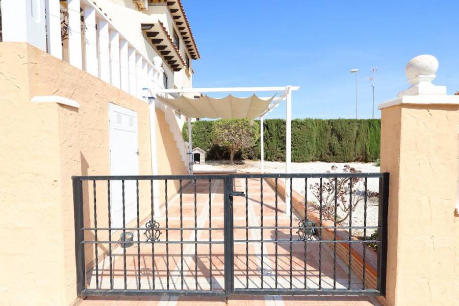 Resale - Terraced house - Orihuela Costa - Montezenia