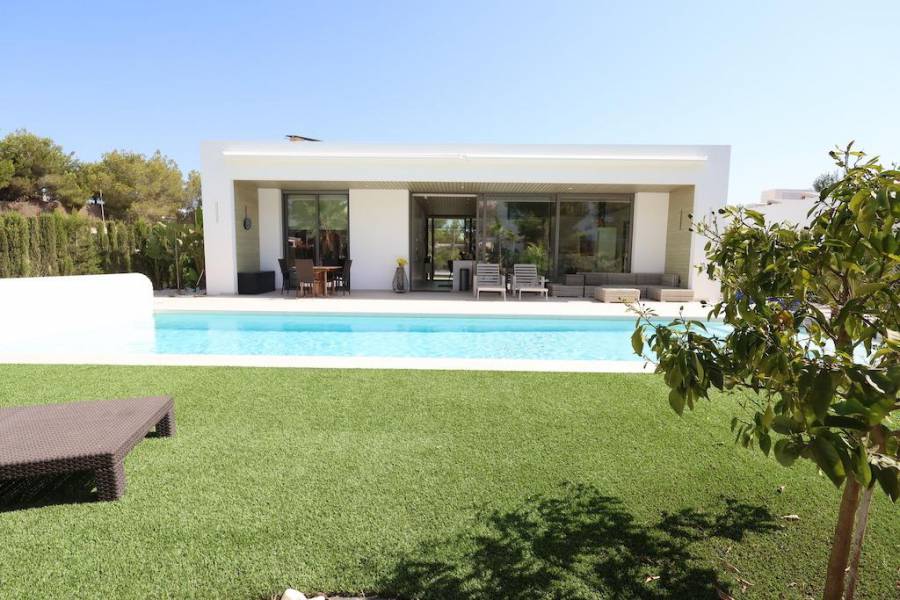 Resale - Villa - San Miguel de Salinas - Las colinas golf and country club