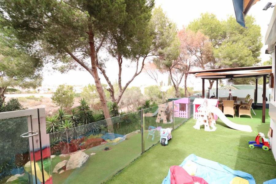 Resale - Villa - Orihuela Costa - Montezenia