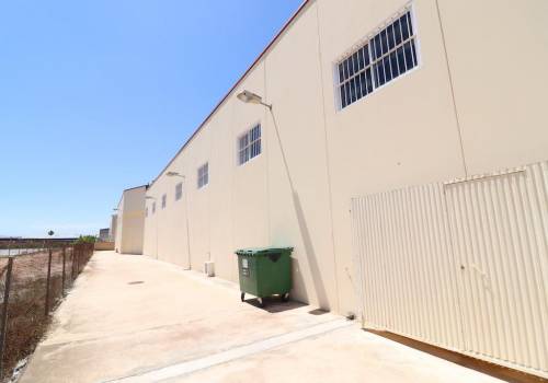 Industrial unit - Reventa - Los Montesinos - Centro