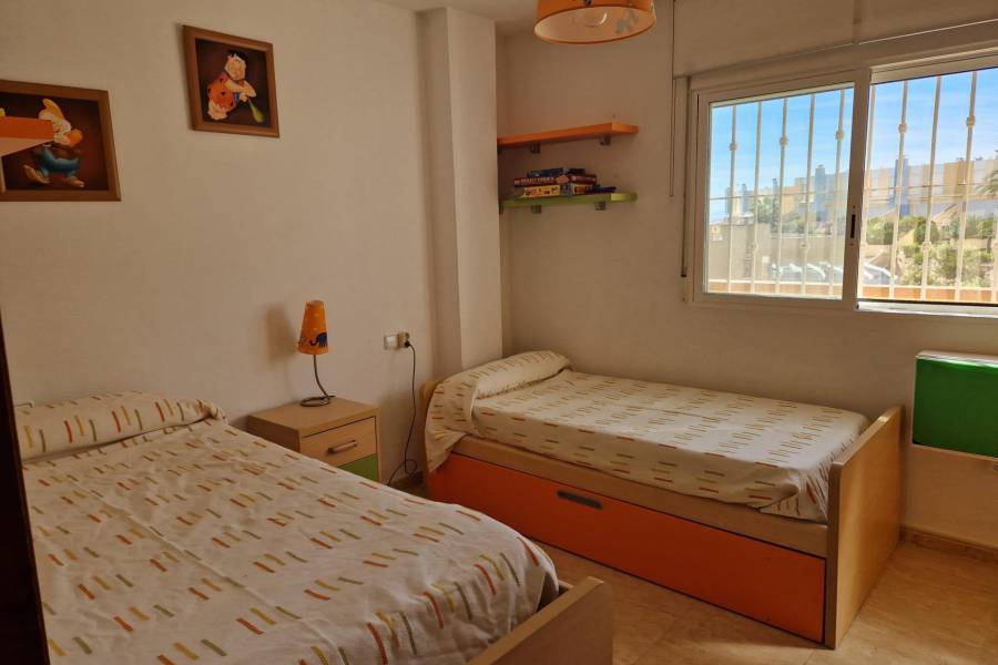 Resale - Apartment - Orihuela Costa - Campoamor