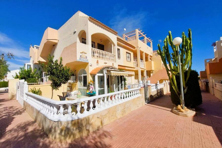 Resale - Bungalow - Orihuela Costa - La Florida