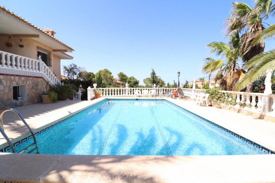 Resale - Villa - Torrevieja - Los Balcones